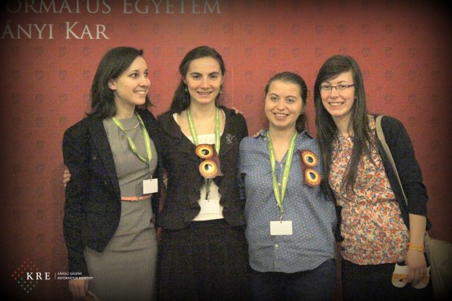 OTDK fal előtt készült képek